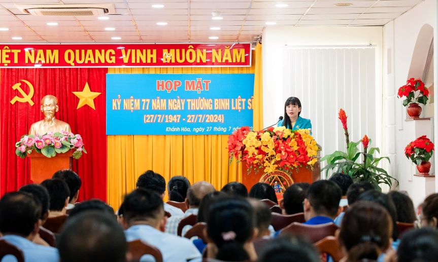 Lãnh đạo Công ty Yến sào Khánh Hòa gặp mặt các đồng chí gia đình chính sách