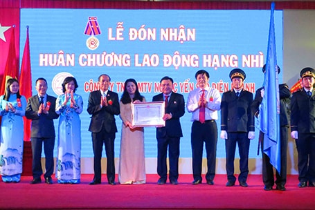 Công ty TNHH MTV Nước giải khát cao cấp Yến sào Diên Khánh: Đón nhận Huân chương Lao động hạng Nhì